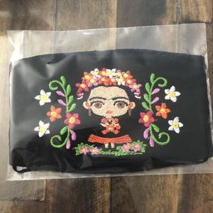 Artisanal embroidered face mask